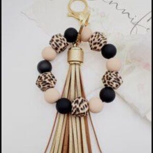 NWT KEY CHAIN TO BE WORN WRIST